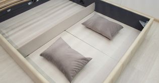 Интерьерная кровать 160х200 Августа (сливочный)